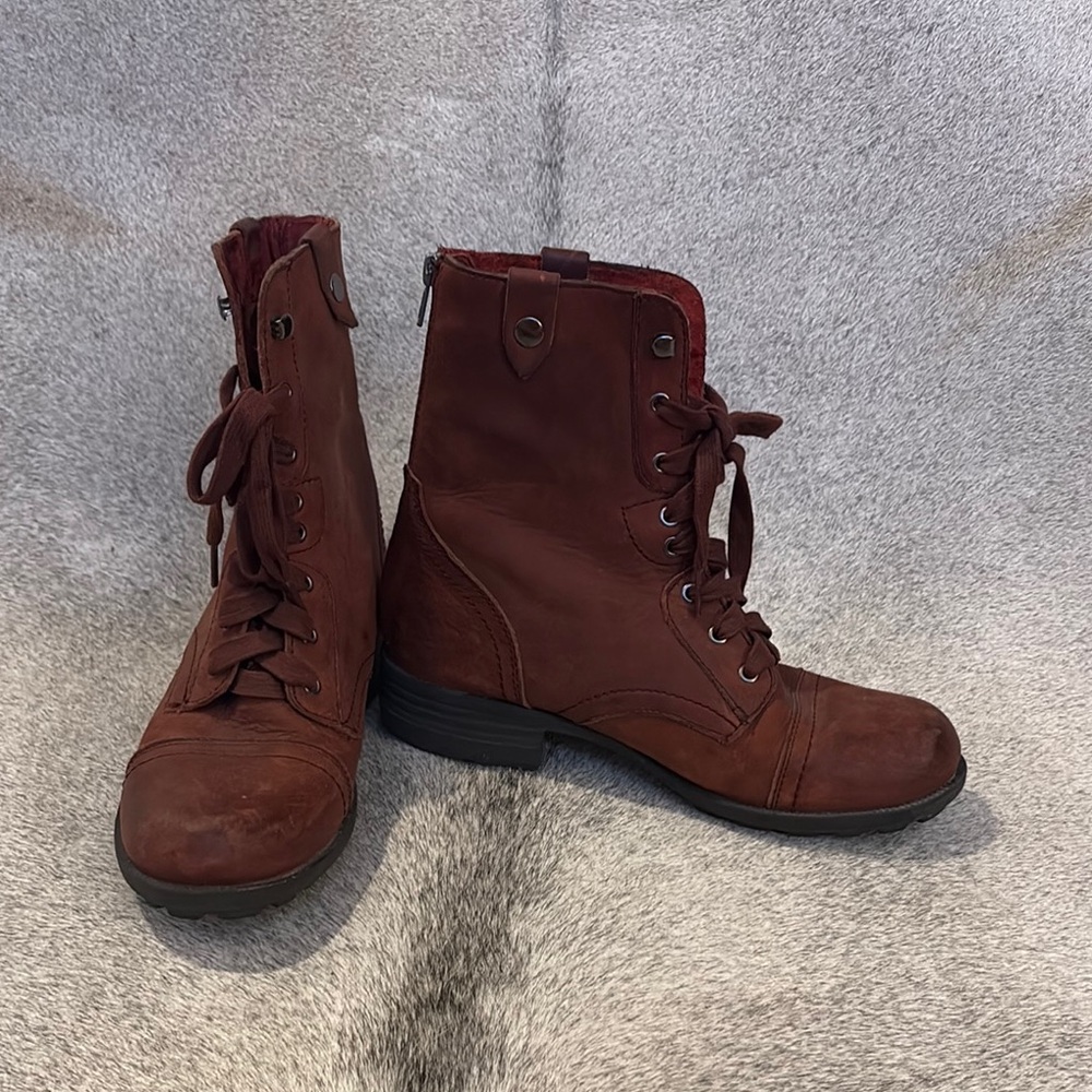 Cobb Hill Red Heeled Boots with Classic Design